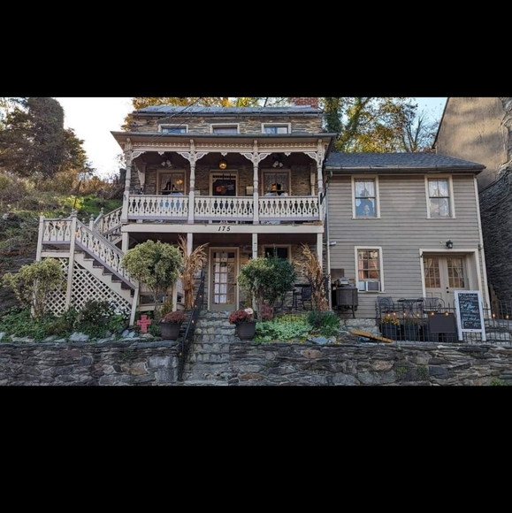 Meet your Posher, Christie - Picture 10 of 11